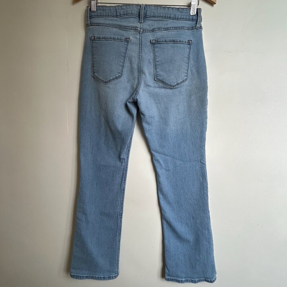 Old Navy Mid-Rise Wow Boot-Cut Jeans Size 8 Short Light Wash Denim - Picture 9 of 9